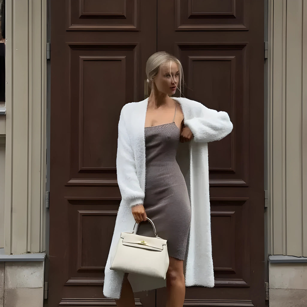 White longline women's cardigan with loose fit and regular long sleeves.