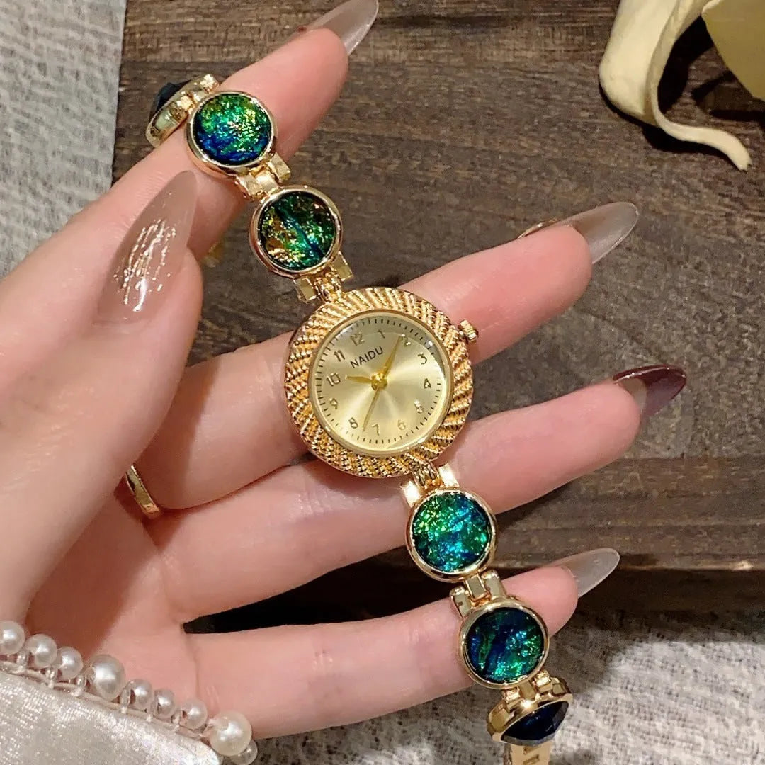 Women's quartz wristwatch with 25mm round dial in six colour options