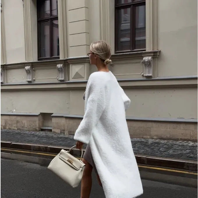 White longline women's cardigan with loose fit and regular long sleeves.