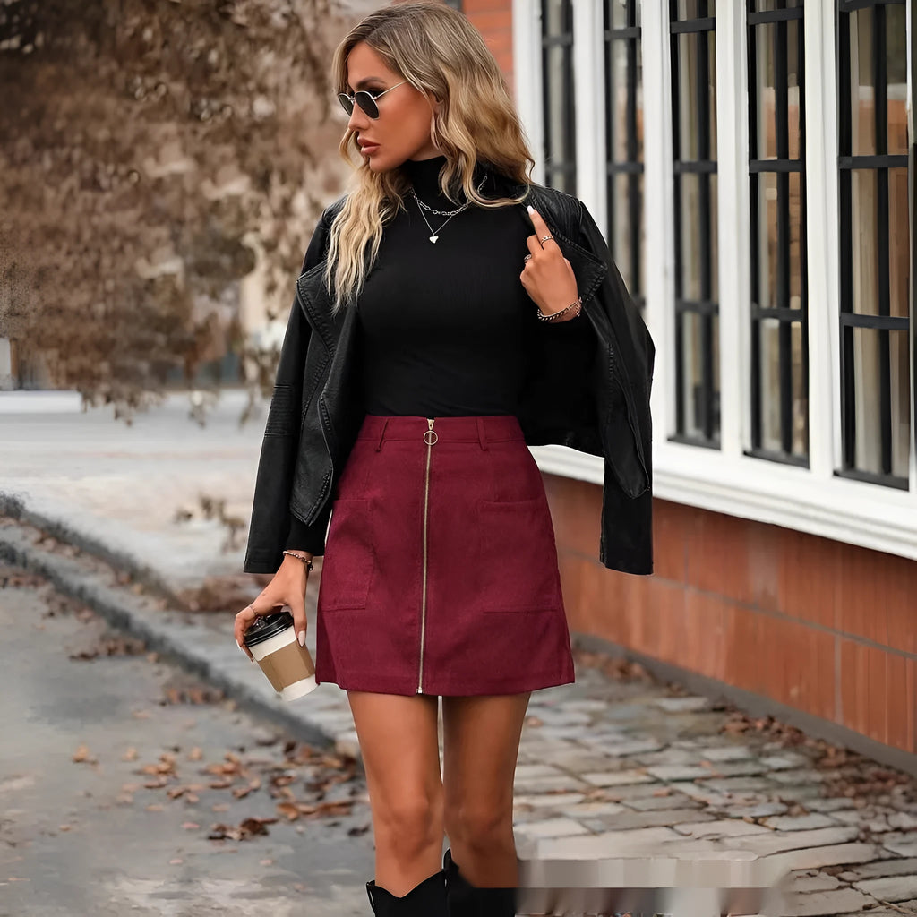Women's high-waist short skirt with front zipper and stitching in black