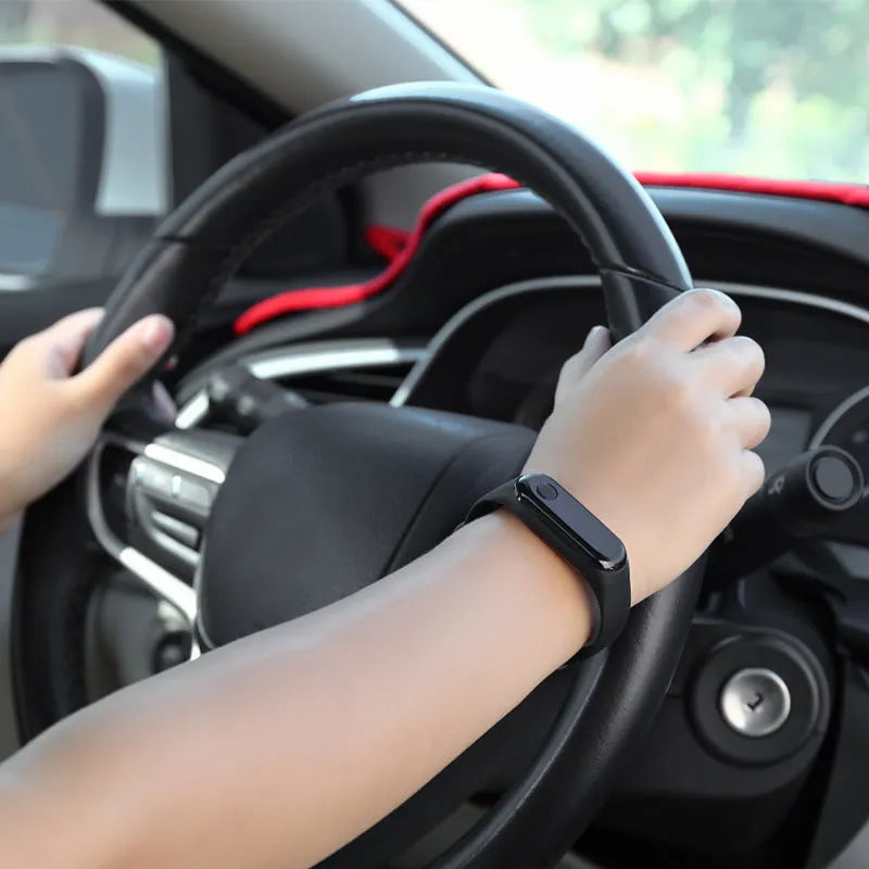 Wireless anti-static bracelet in black with TPU strap and battery compartment