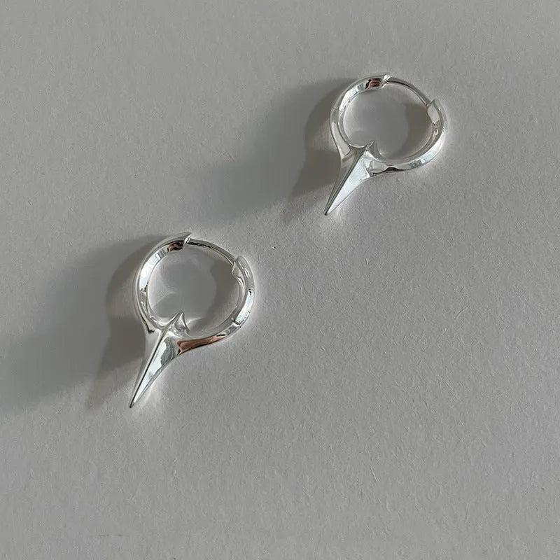 Geometric star-shaped ear clip earrings in platinum colour with copper construction