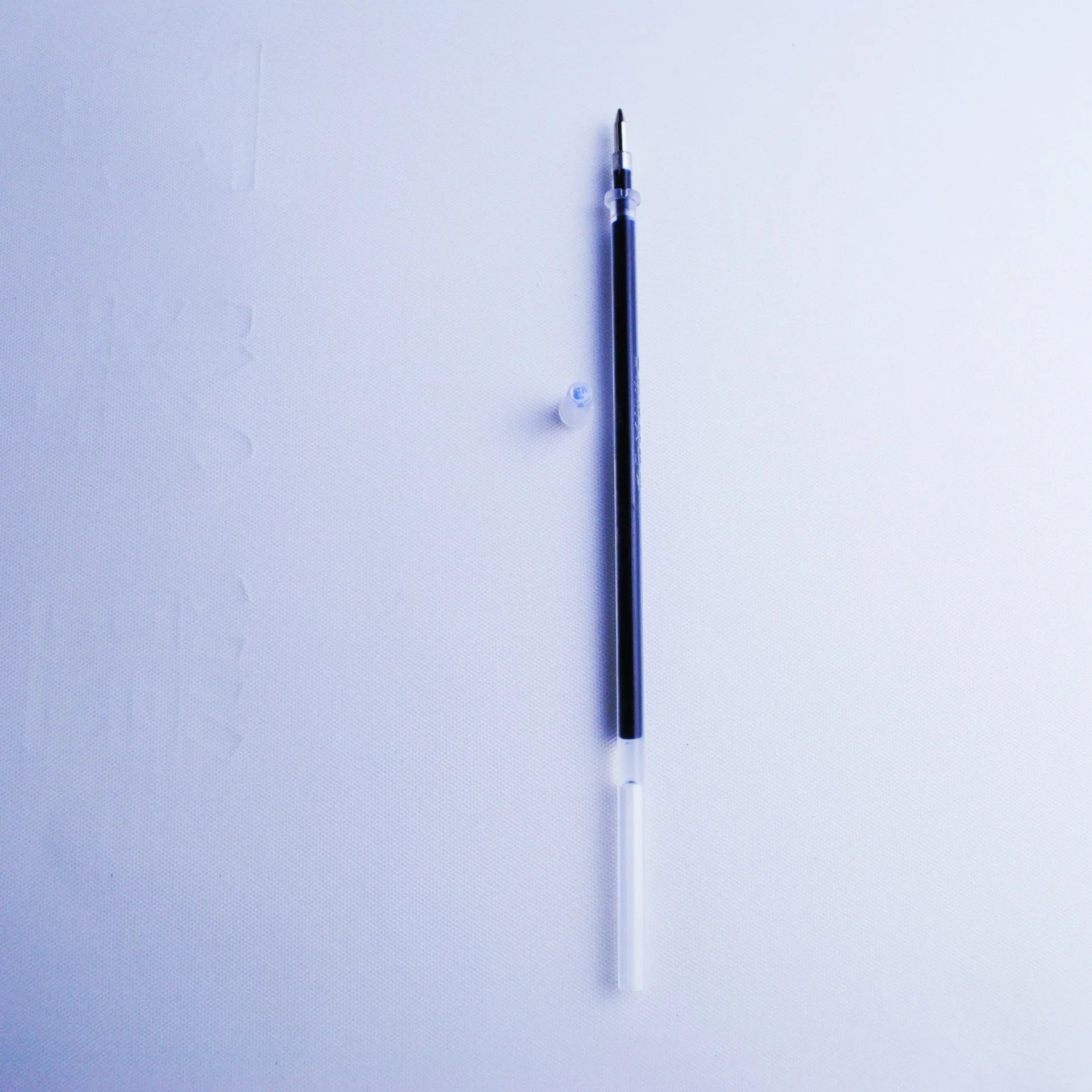 Automatic fading pen set with 0.5mm tip, plastic body, and 8 blue refill cores
