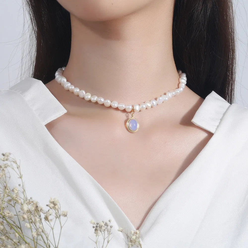 Silver geometric pearl necklace with round medal design and adjustable 21-50cm length