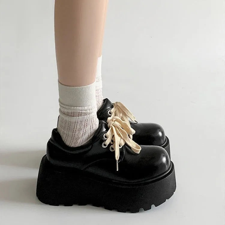 Matte black women's retro lace-up shoes with a thick sole and a muffin heel.
