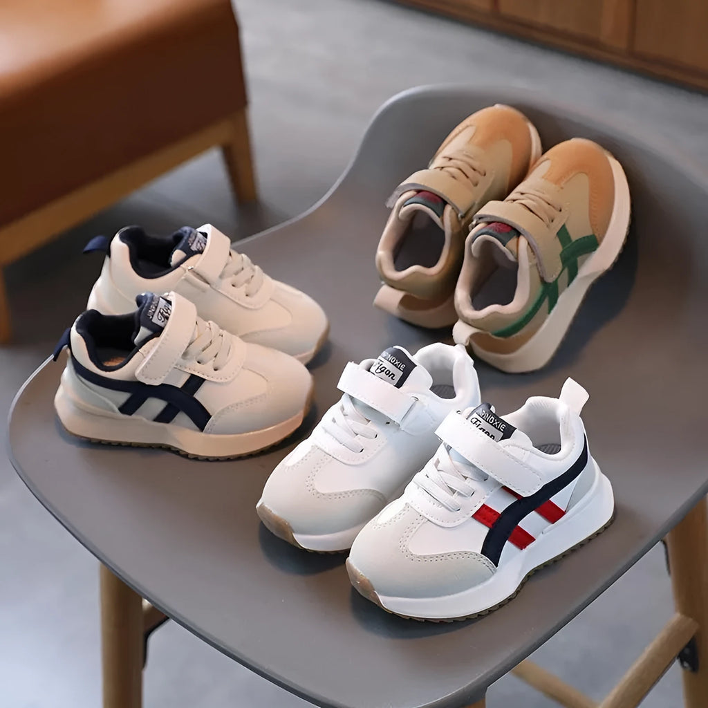 Children's casual sneakers with Velcro straps in synthetic leather and rubber sole