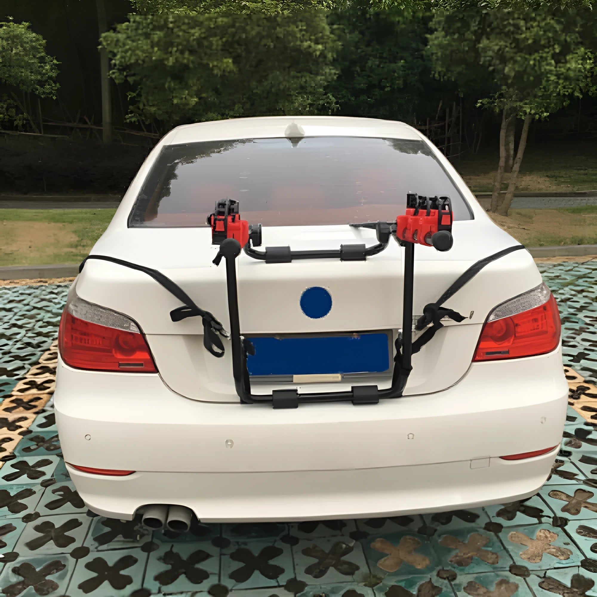 Black and red boot mounted car bike holder rack with iron frame and protective sponge padding