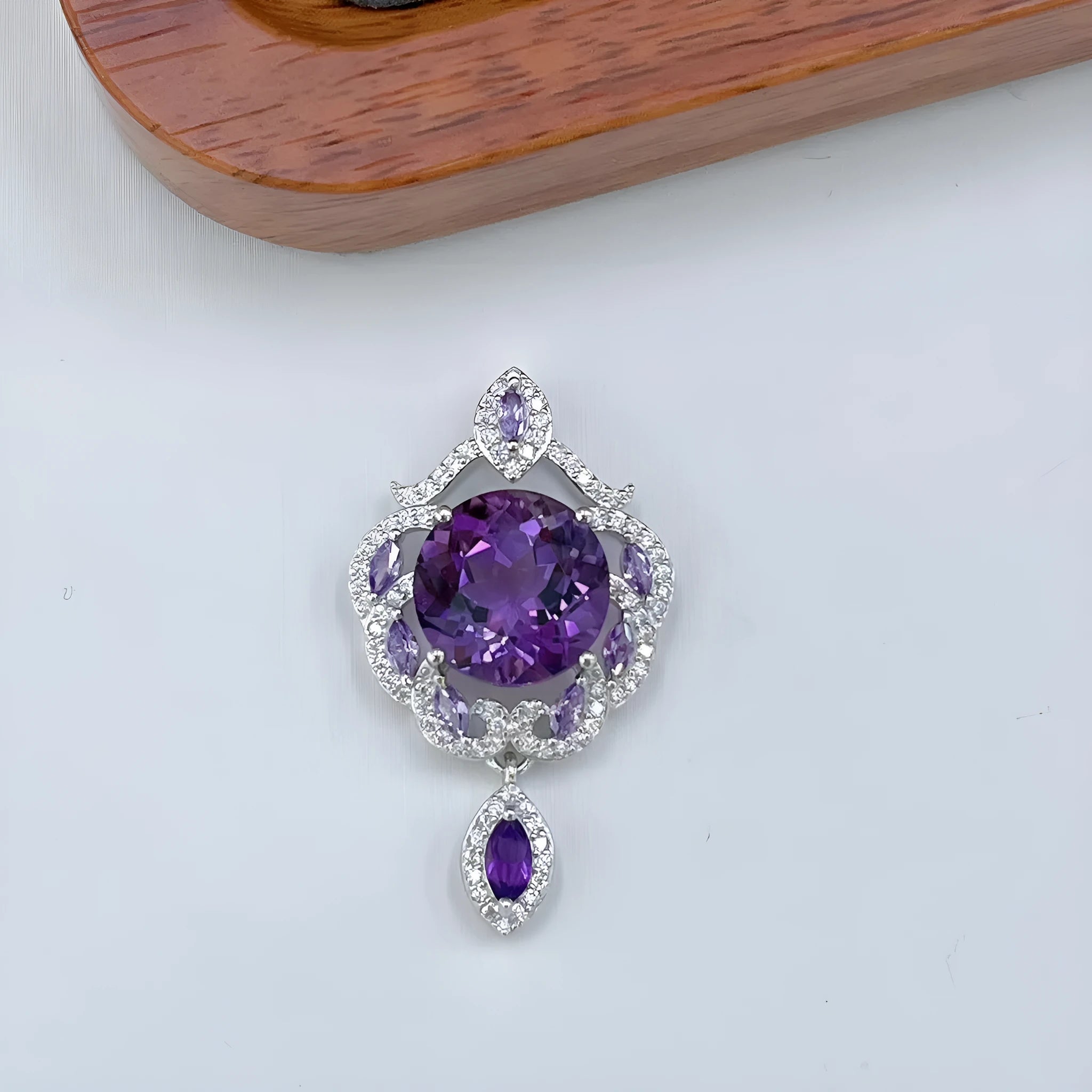 Purple amethyst silver pendant with platinum plating and meteor shower pattern on U-shaped jewellery