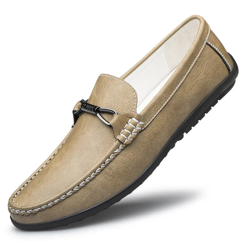 Breathable soft bottom slip-on casual shoes in solid colour with two-layer cowhide upper and rubber sole