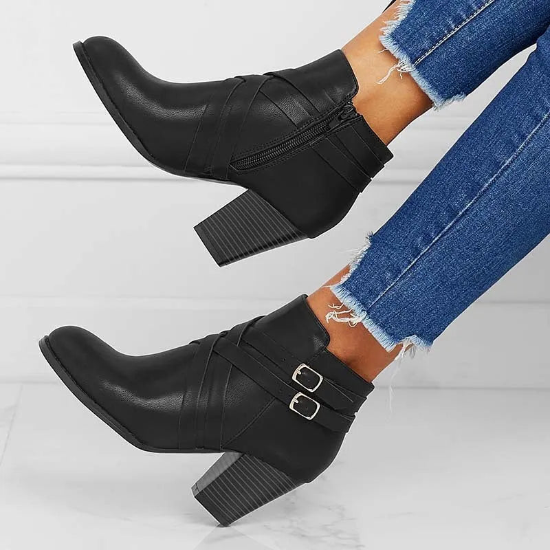 Women's plus size short ankle boots with a 7cm chunky heel and side zipper in grey colour.