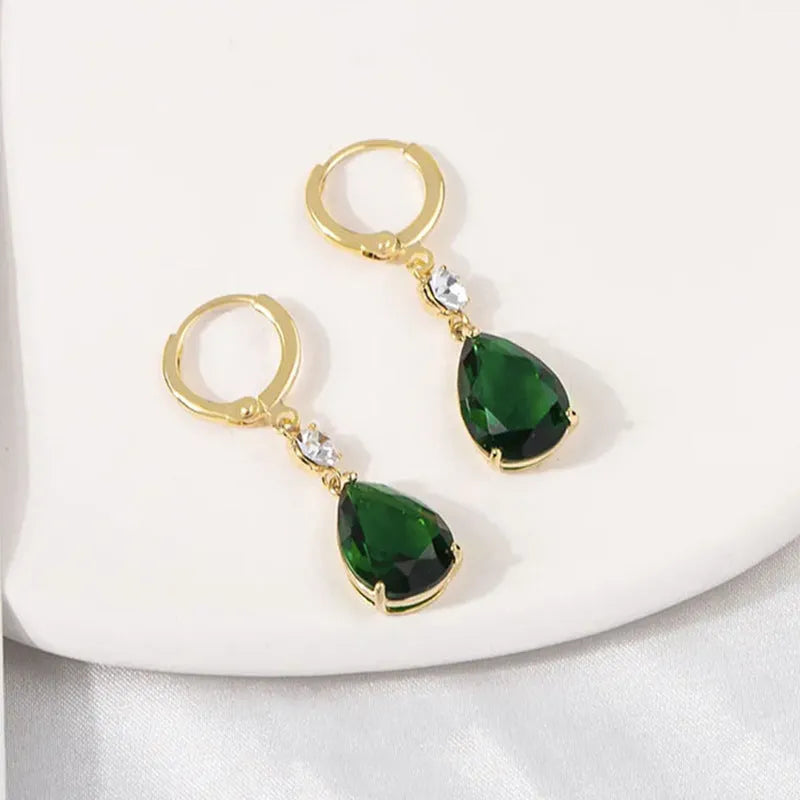 A single pair of green geometric teardrop-shaped alloy dangle earrings.