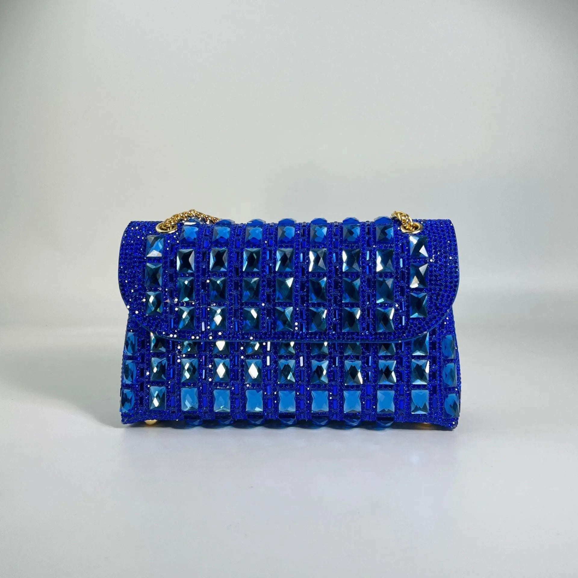 Silver rhinestone chain clutch bag with diamond decorations and phone pocket in horizontal square shape