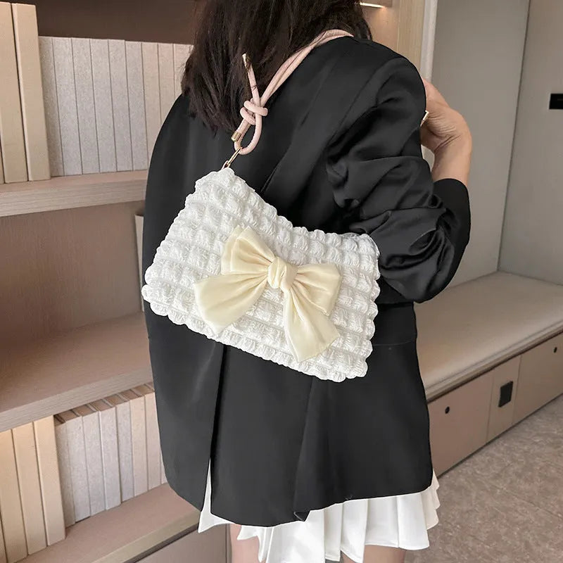 Women's canvas one-shoulder handbag in horizontal square shape with mobile phone pocket
