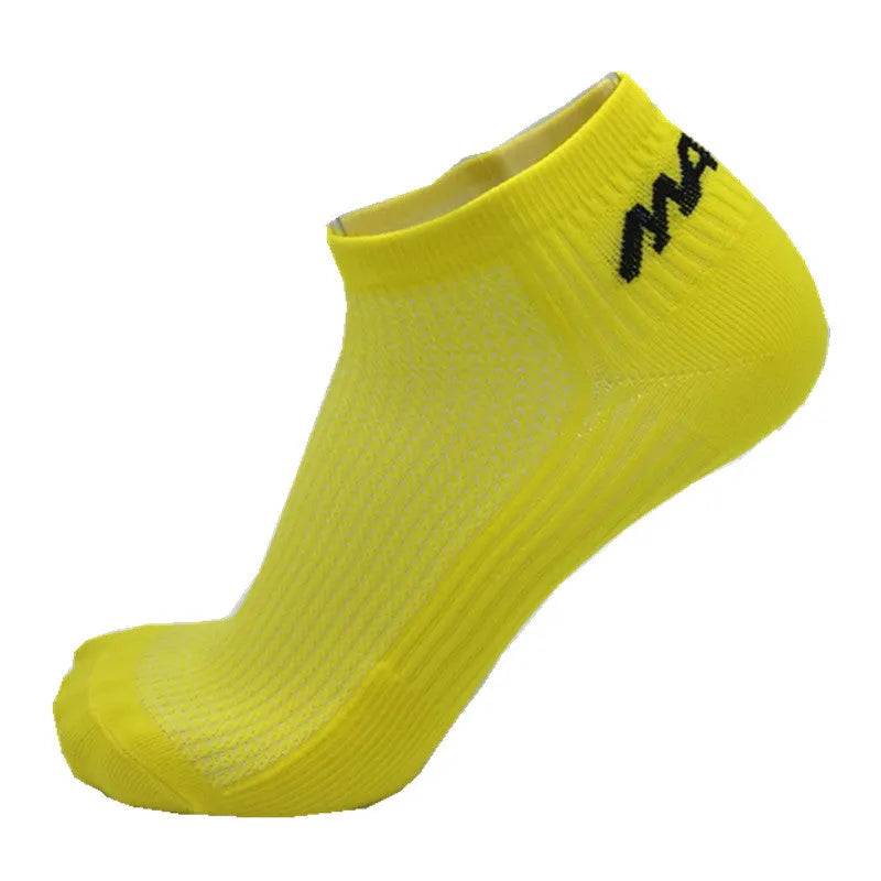 Breathable cotton sport socks for cycling and running in unisex free size
