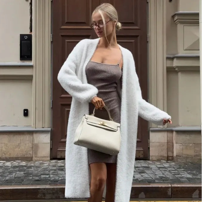 White longline women's cardigan with loose fit and regular long sleeves.
