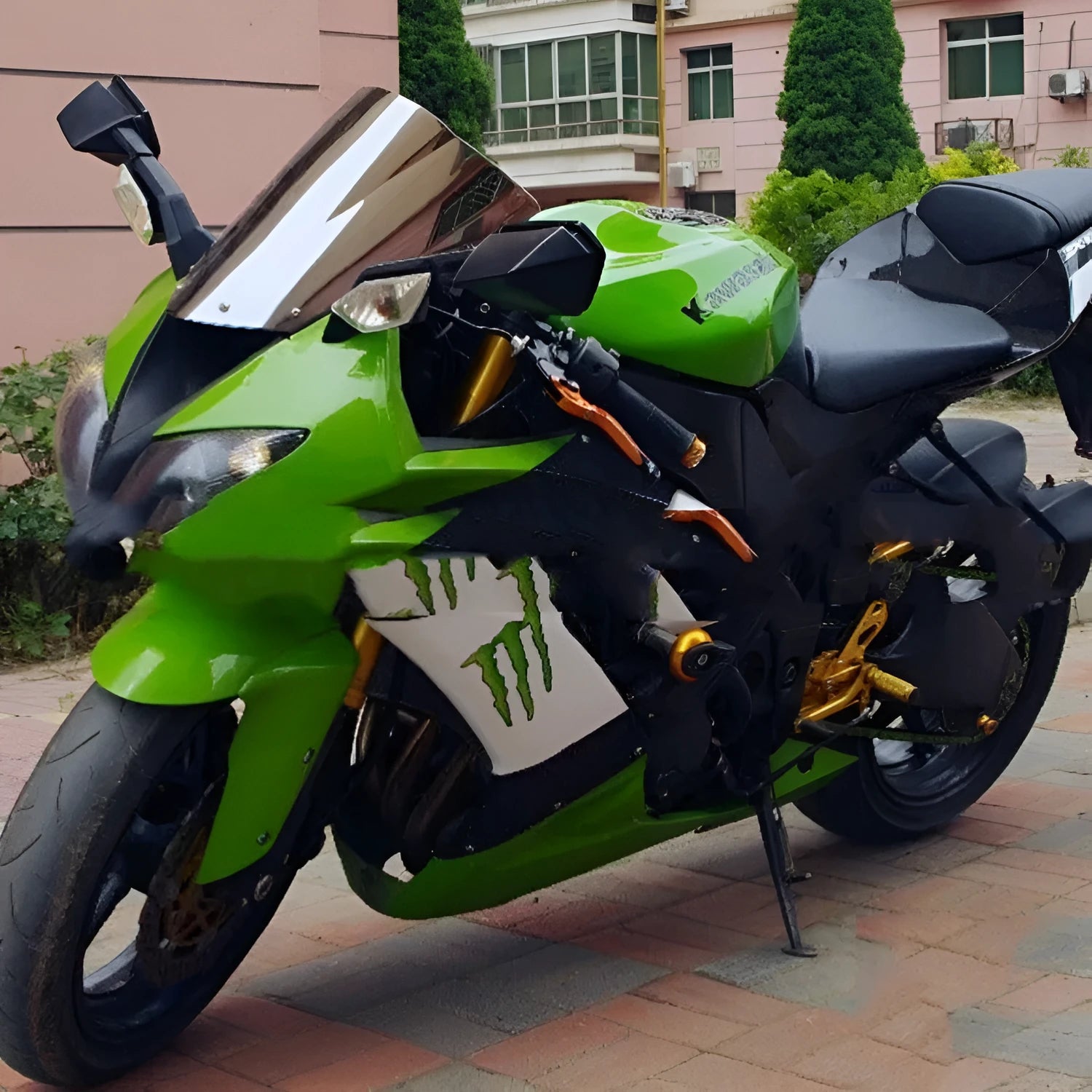 Motorcycle windscreen for Kawasaki ZX-6R and ZX-10R in blue and brown tint options