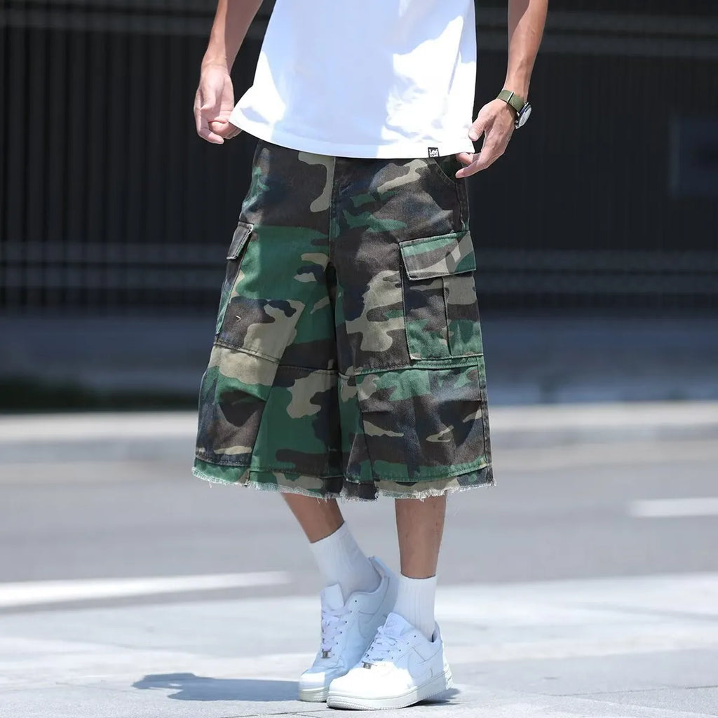 American retro workwear camouflage shorts in loose fit cropped design for summer casual wear