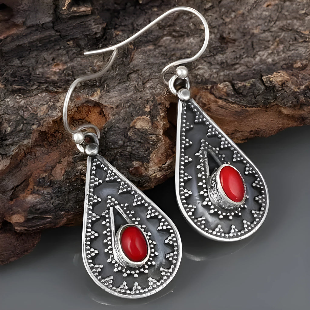 Silver drop-shaped retro earrings with water drop pendant design in European national style