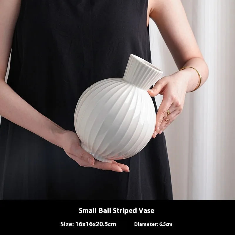 American country style white ceramic ball vase with striped design for table decoration