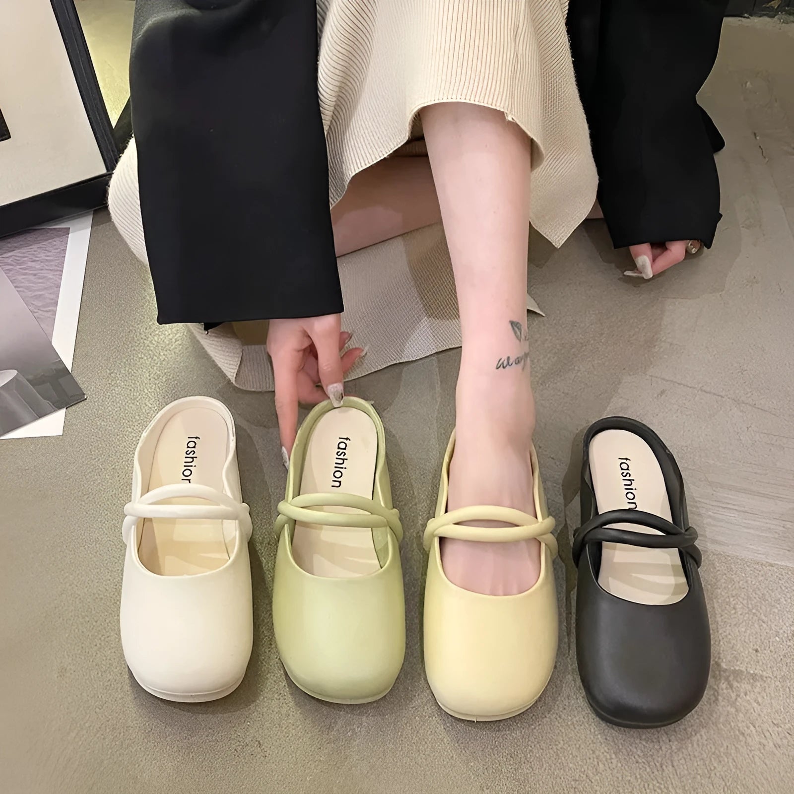 Women's baotou flip flop sandals in black, beige, or green with a plastic upper.