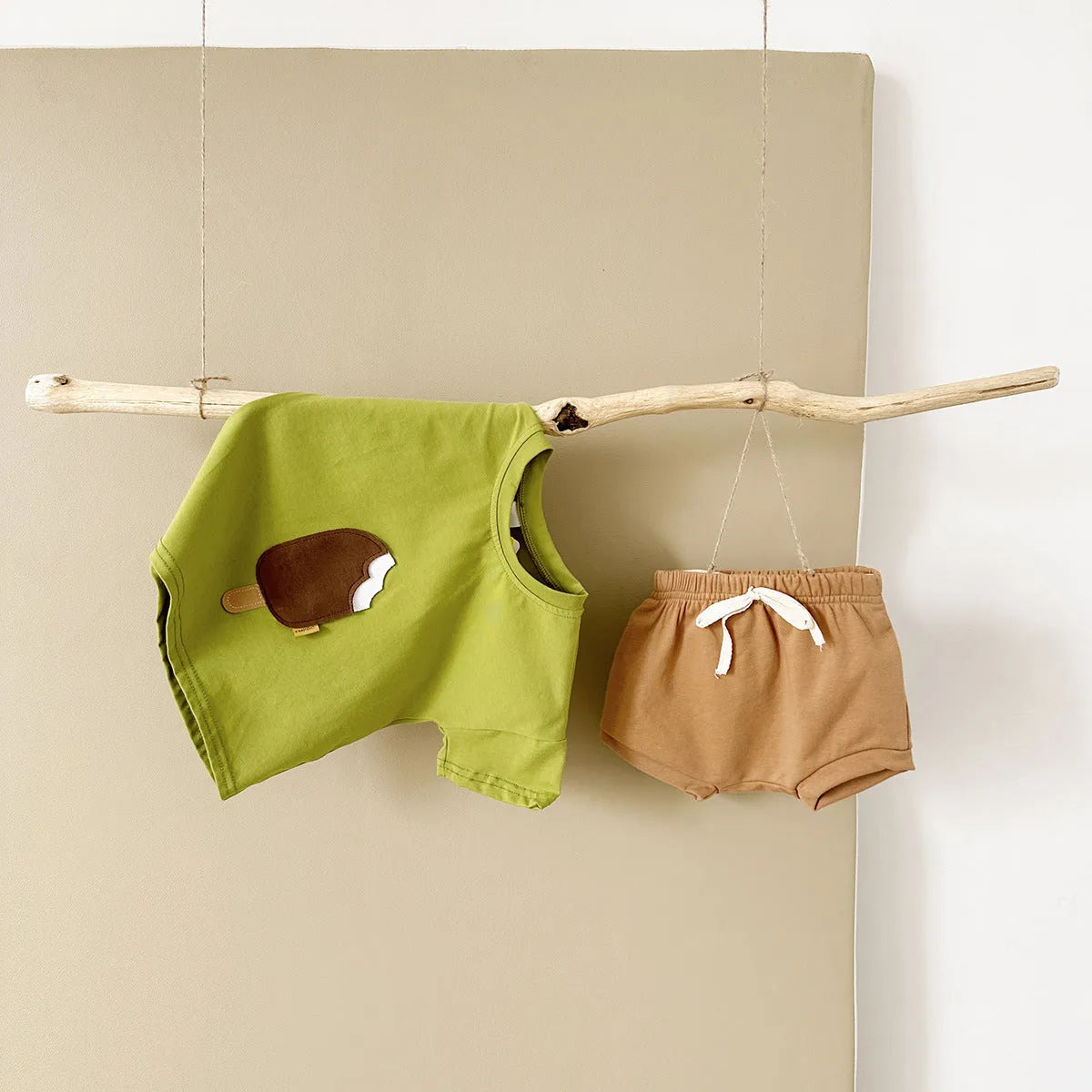 Girls' cotton two-piece shorts suit with ice cream patch detail in olive colour