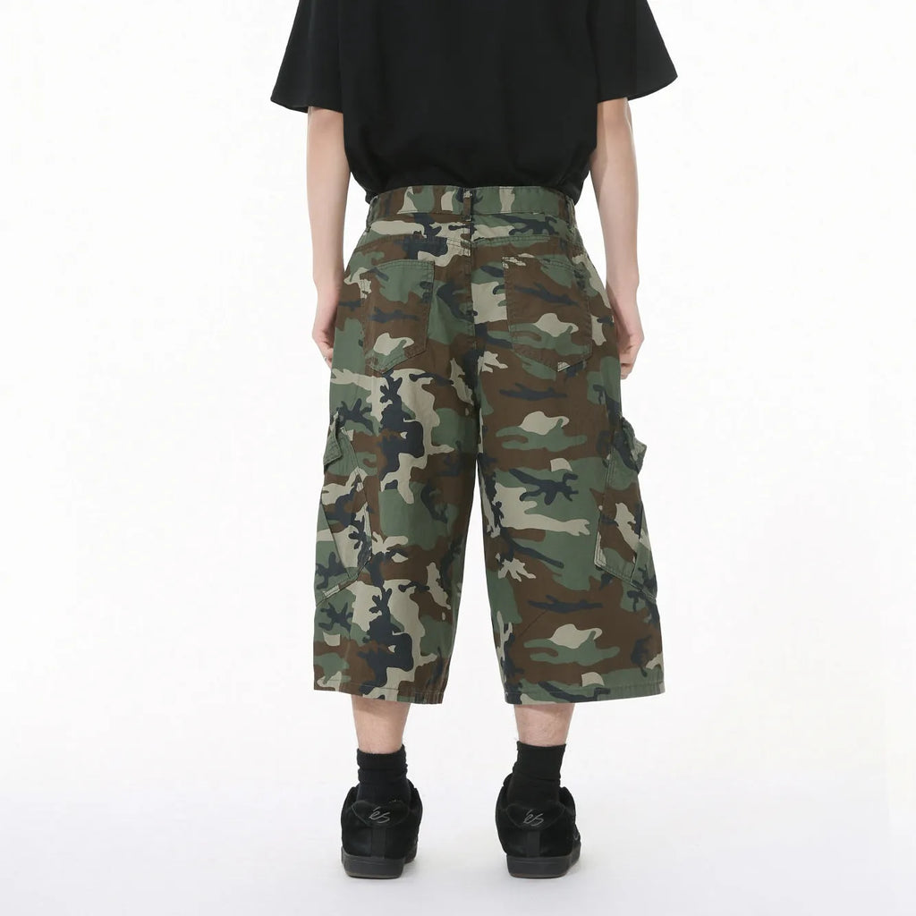Men's camouflage cotton trousers with wide leg loose fit and American side stitching detail