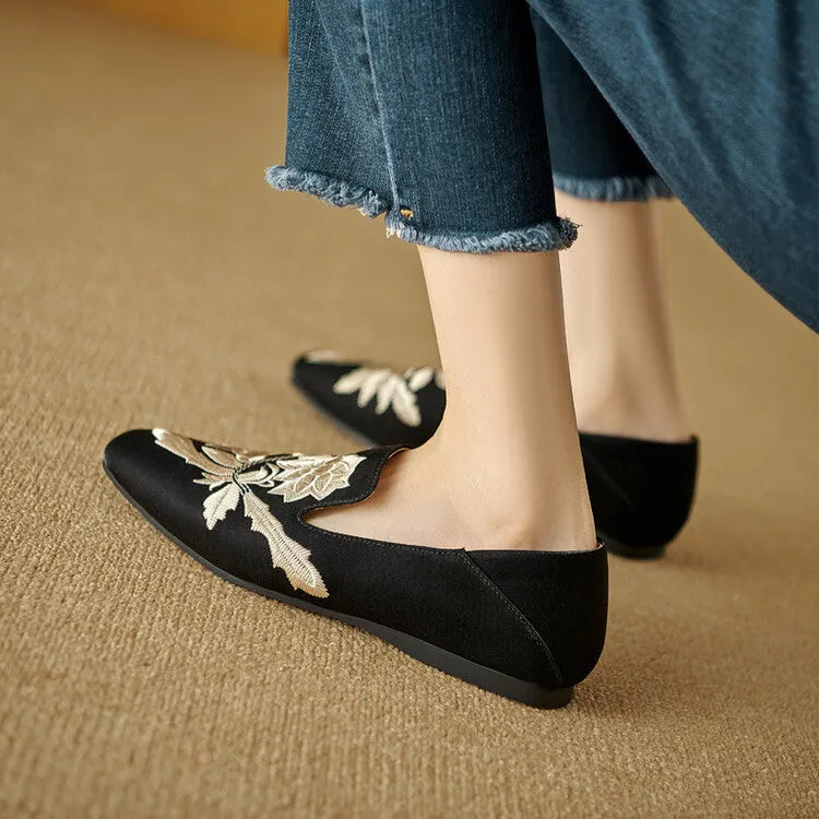 Women's embroidery low-cut flat pumps in retro style with cloth upper and pigskin lining