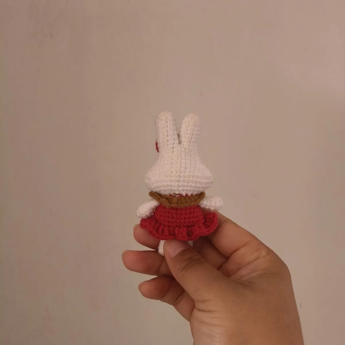 Hand-crocheted wool rabbit key chain decorative accessory