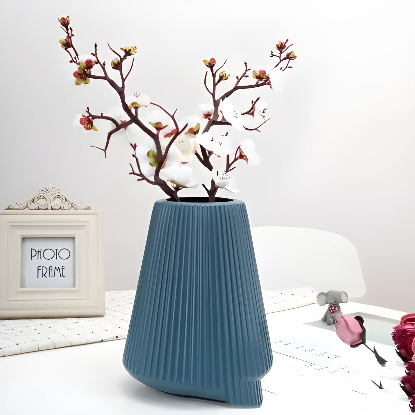 Melamine plastic decorative flower vase in blue colour measuring 16cm by 20cm