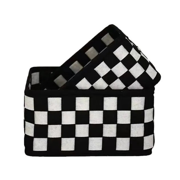 Checkerboard pattern folding felt storage basket showing collapsible sides and 37x29x19.5cm size.