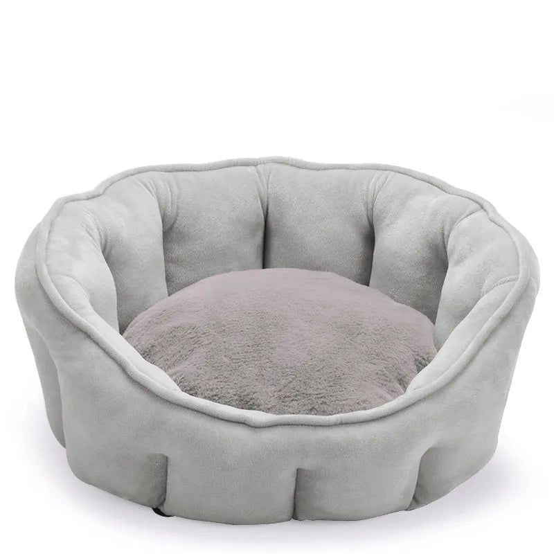 Grey plush cat kennel mat with fleece lining, showing enclosed design and 46 cm size