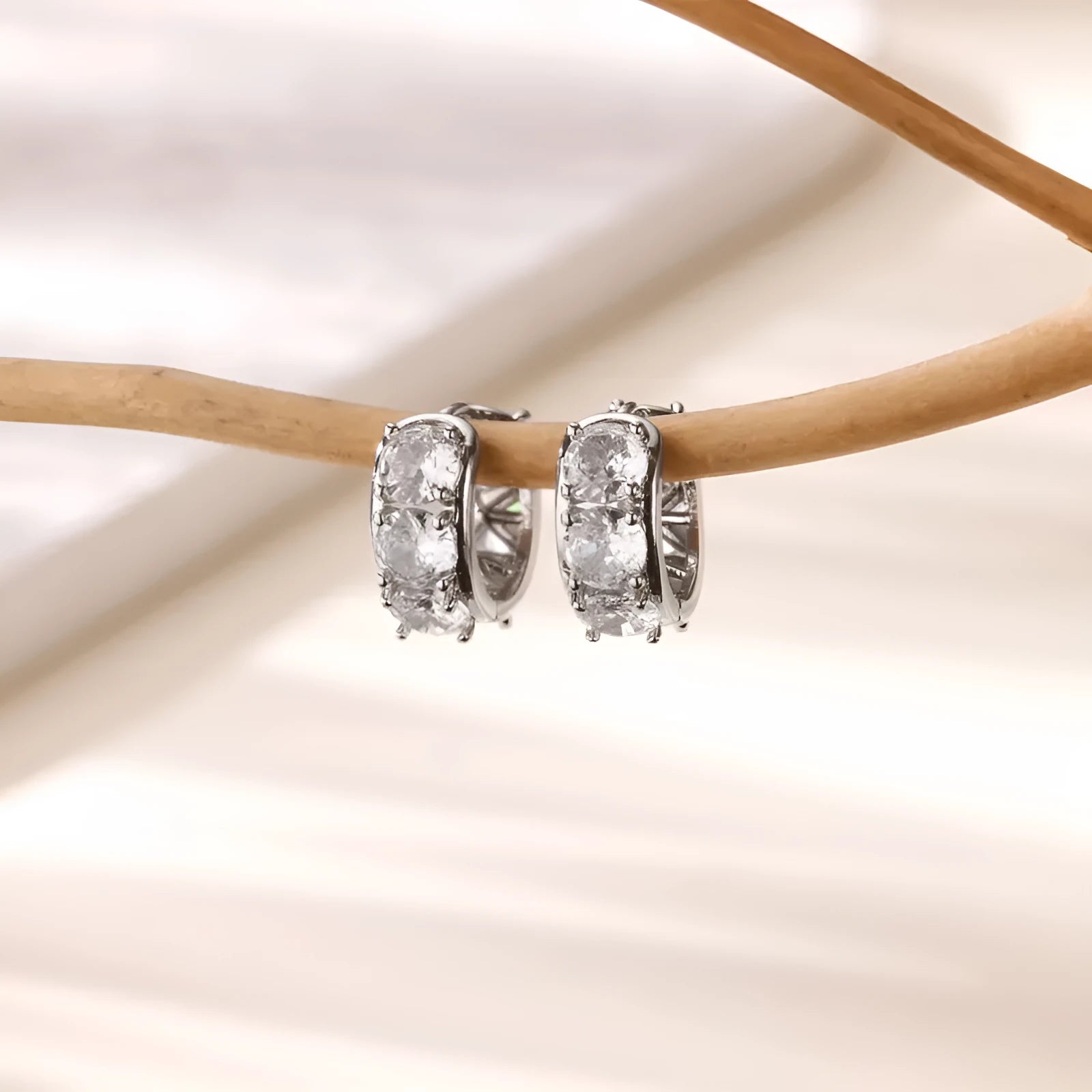 U-shaped stainless steel clip earrings for women with inlaid zircon detail in colour E5772P