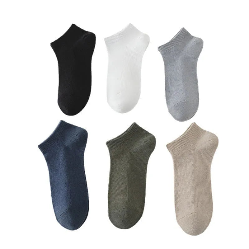 Men's low-cut polyester boat socks in solid colours with sweat-absorbing properties