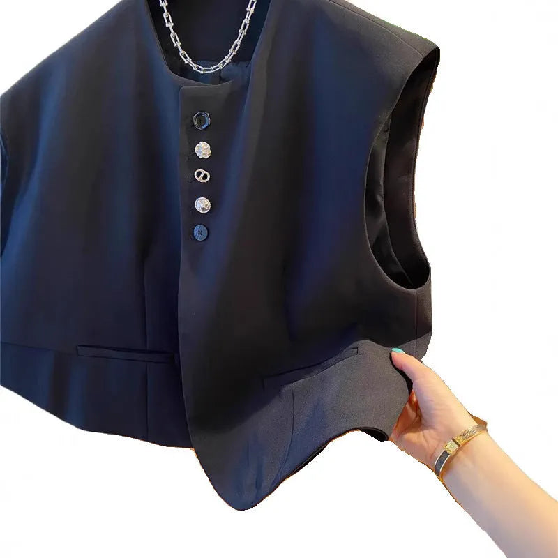 Loose-fitting waistcoat bandage dress in polyester with pockets, shown in beige and black colour options