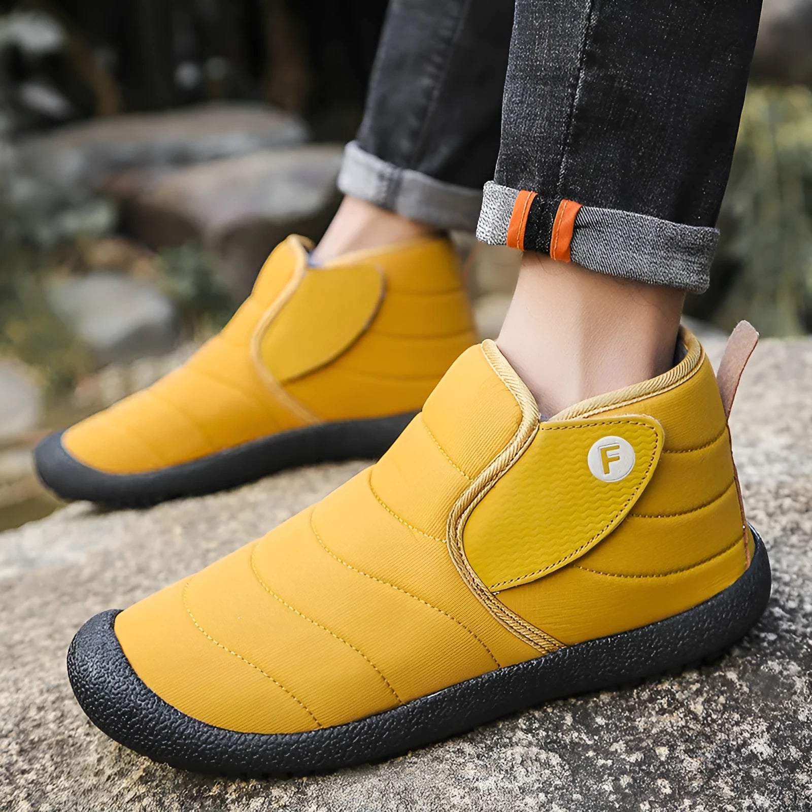 Men's snow boots with non-slip rubber soles and cotton upper in four colour options