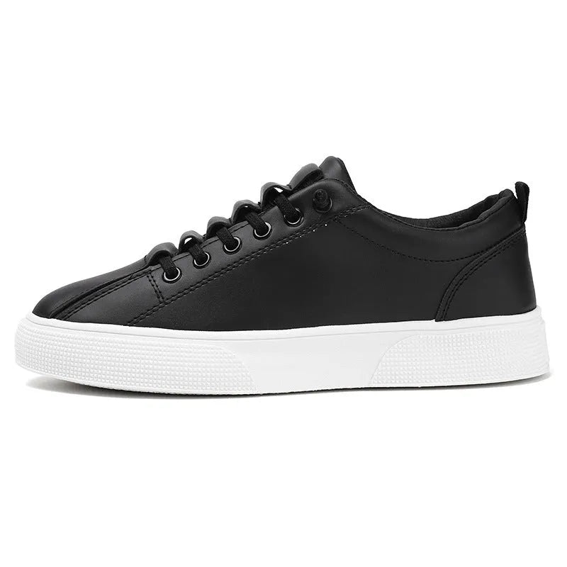 Men's low top sports casual shoes in black or white with synthetic leather upper and PVC soles