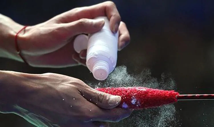 White magnesium carbonate anti-slip powder for sports grip enhancement