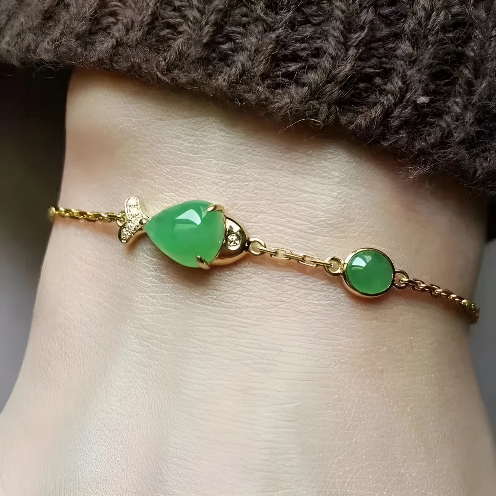 Copper bracelet with electroplated yellow gold finish and retro design