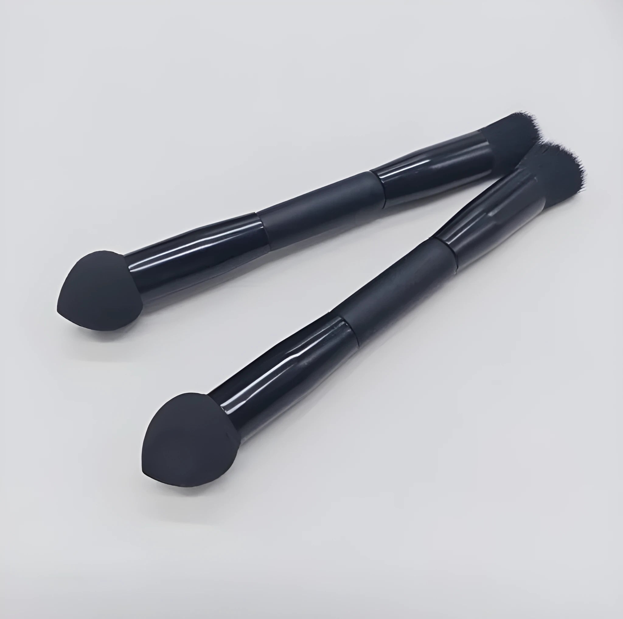 Double-headed miter sponge concealer brush with wooden handle in elegant black