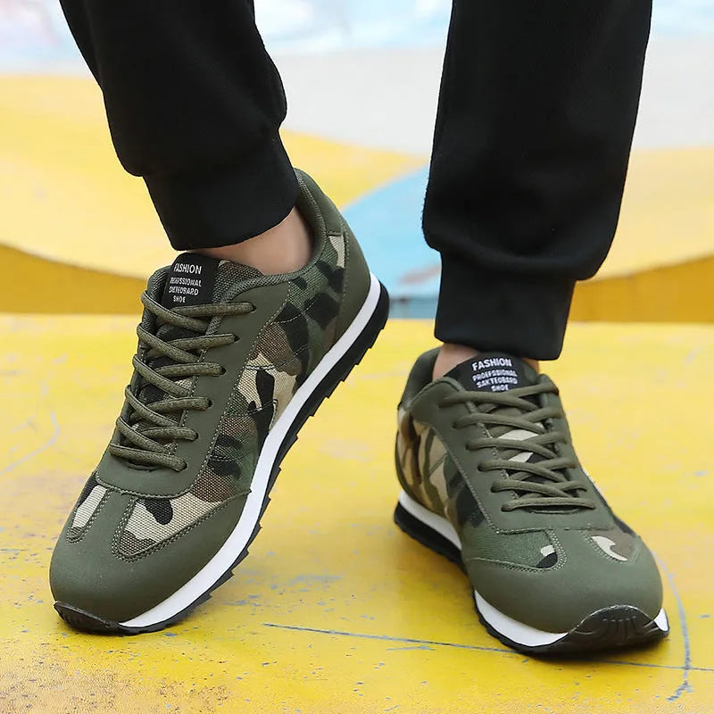 Camouflage pattern suede running shoes with low-top design and foam soles