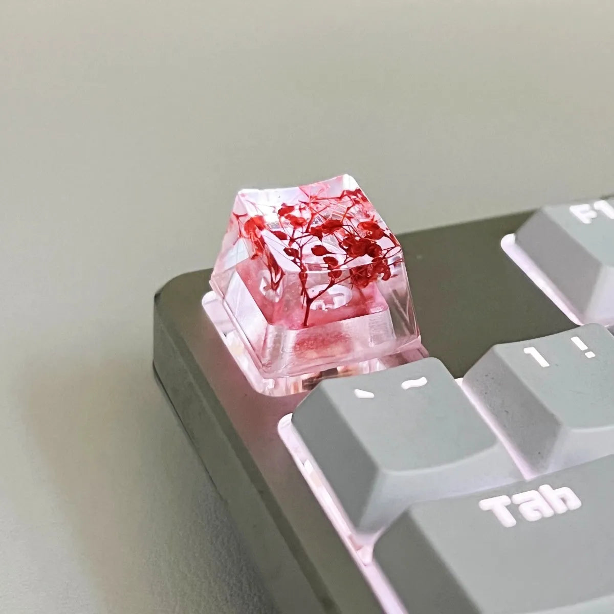 Resin starry sky design mechanical keyboard keycap in red, pink, green, violet colours for MX stems