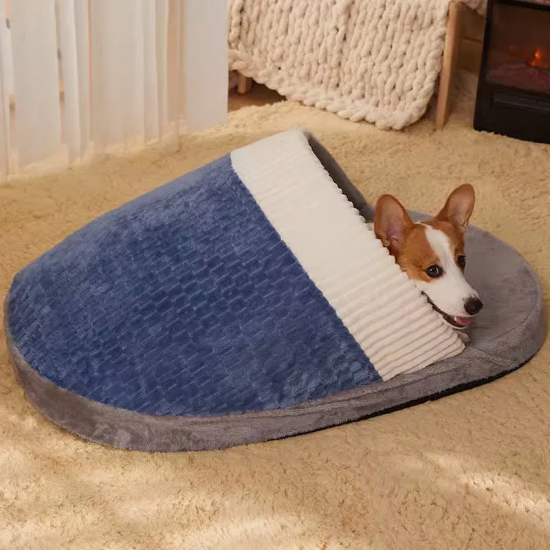Blue dog sleeping bag with removable fleece mat for medium-sized dogs.