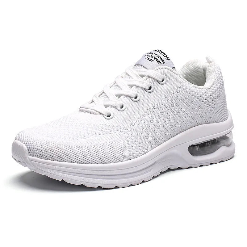 Casual Flyknit running shoes with mesh upper and round-toe design