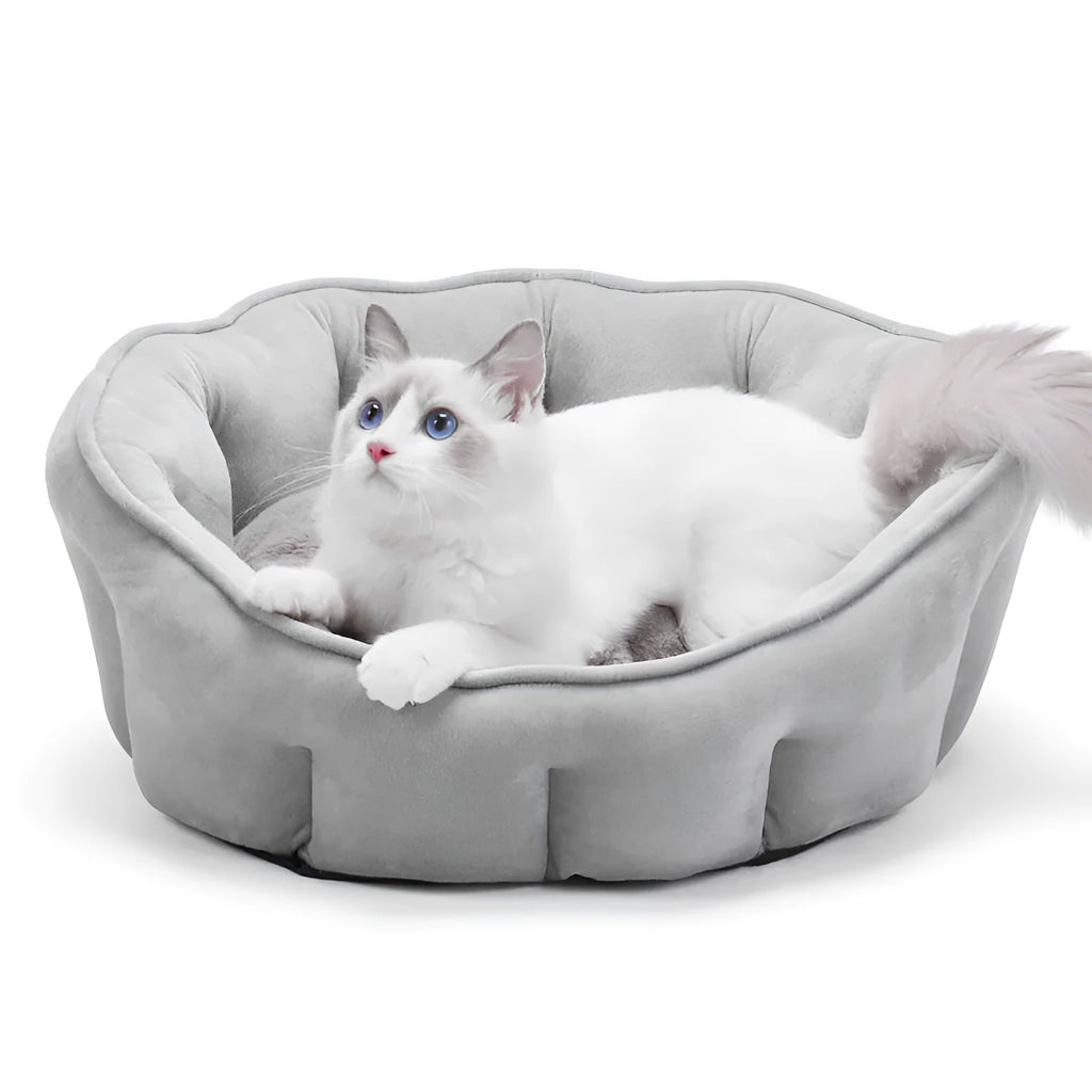 Grey plush cat kennel mat with fleece lining, showing enclosed design and 46 cm size