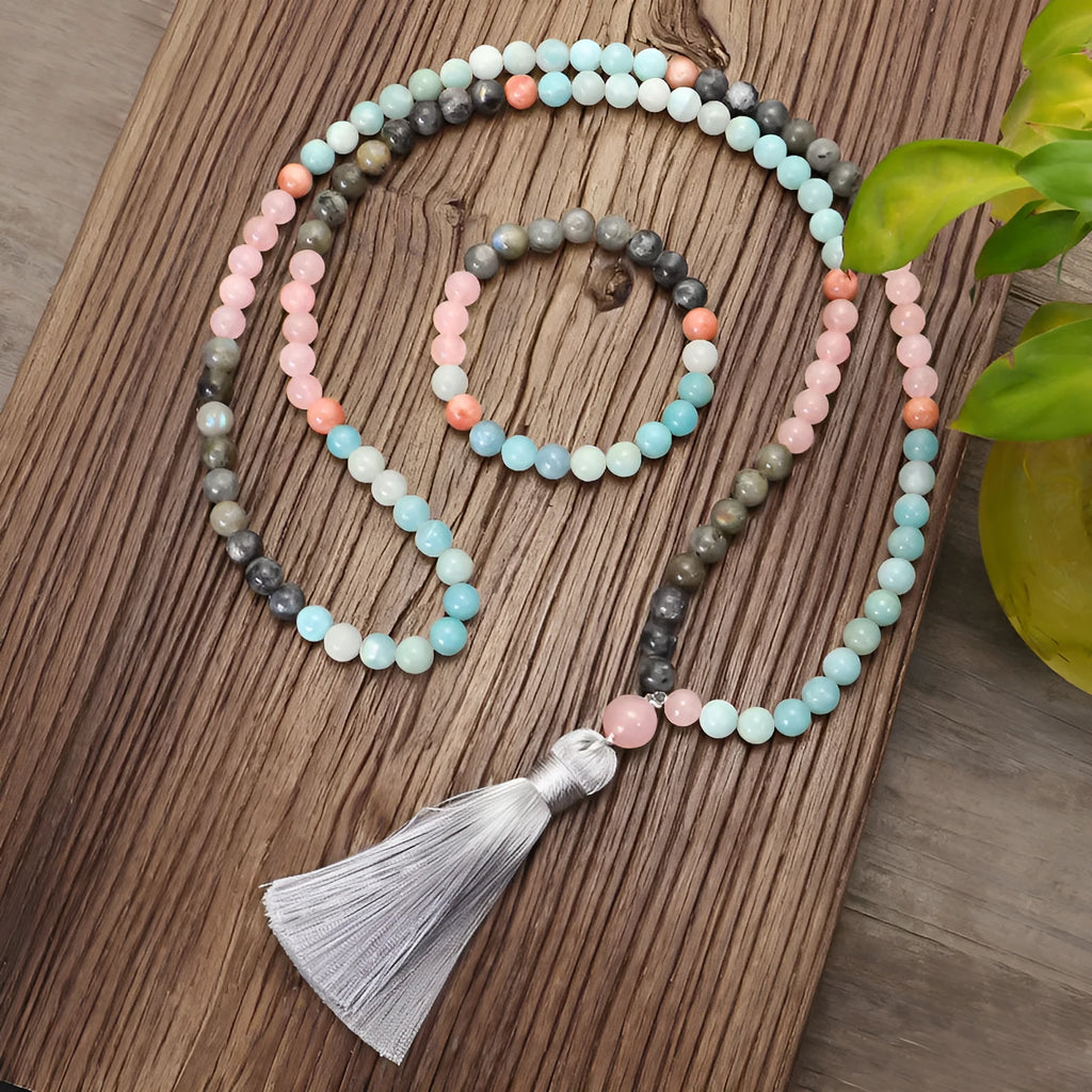 Stone necklace and bracelet set with colourful drop-shaped pendant and tassel decoration