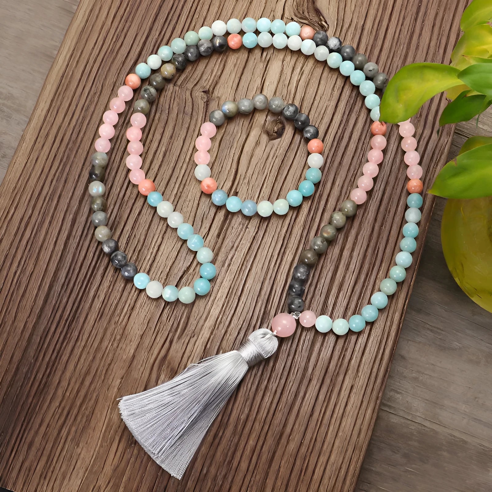 Stone necklace and bracelet set with colourful drop-shaped pendant and tassel decoration