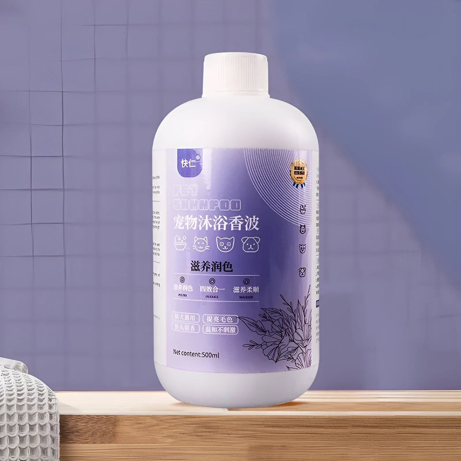 500ml bottle of nourishing antibacterial pet shower gel for dogs and cats