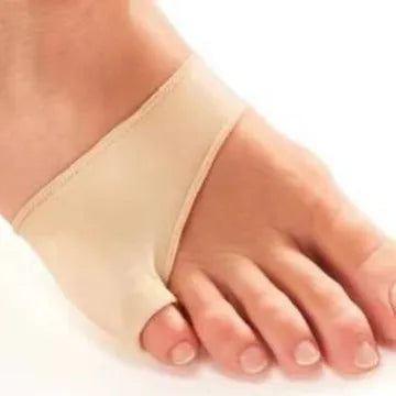 TPU toe separator set for small toe correction, showing triangle cover design with rear support.