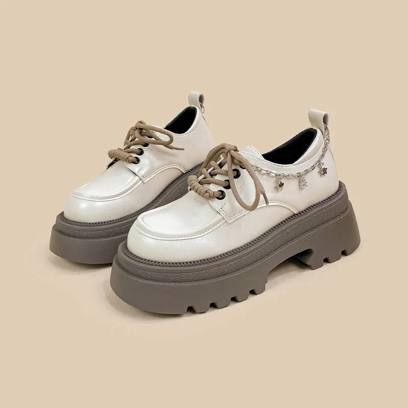 White platform leather shoes with chunky heel and front lace-up in Mary Jane style.
