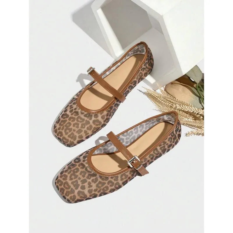 Leopard print mesh women's flat sandals with chain detail in brown colour